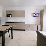 Modernly Renovated With Balcony In Апартаменти *