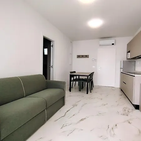 Modernly Renovated With Balcony In