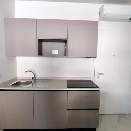 Modernly Renovated With Balcony In Apartamento
