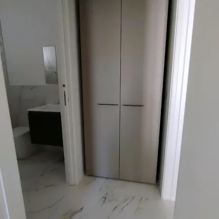 Appartamento Modernly Renovated With Balcony In *