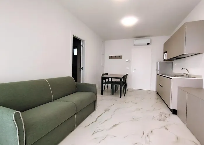 Modernly Renovated With Balcony In