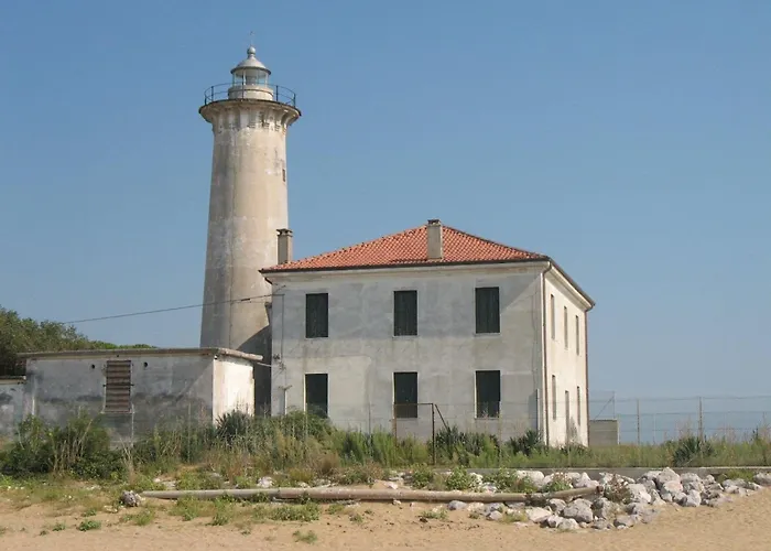 Apartament Modernly Renovated With Balcony In *