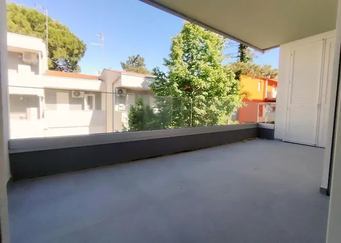 Modernly Renovated With Balcony In